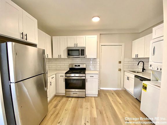 2nd image of 2207 W Montrose Ave APT 3E