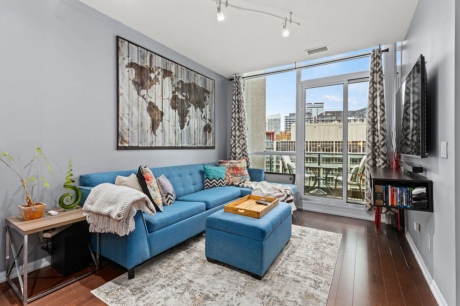 209 Fort York Blvd #1665 photo 1