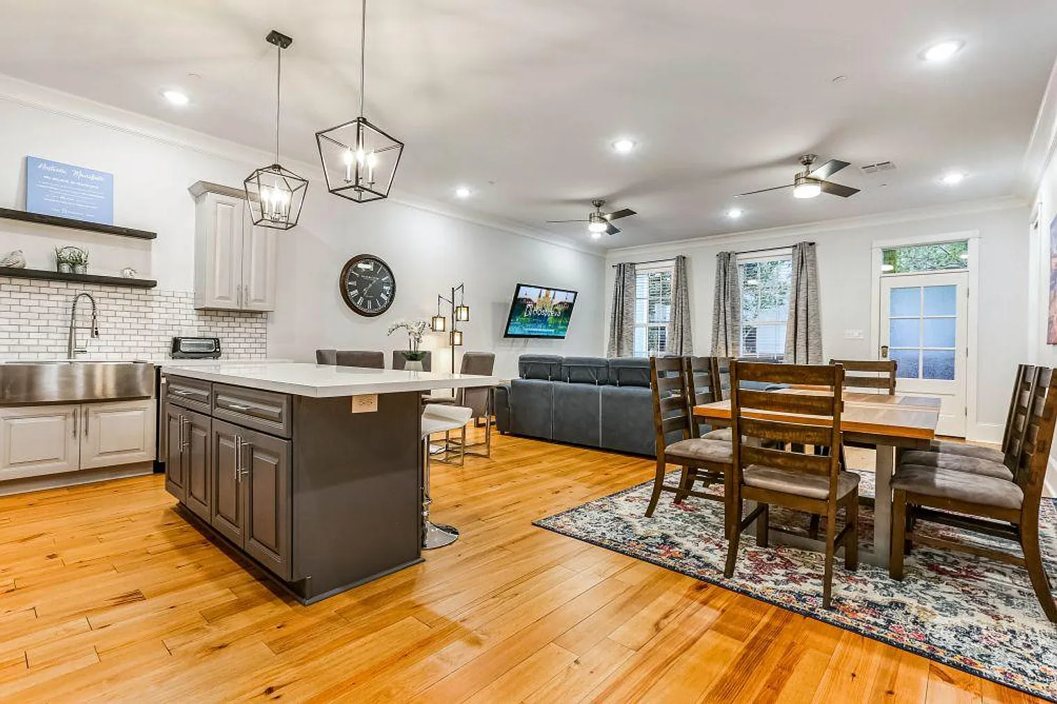 5 bed, 3.0 bath, 2292 sqft, $13,294 — Photo 2