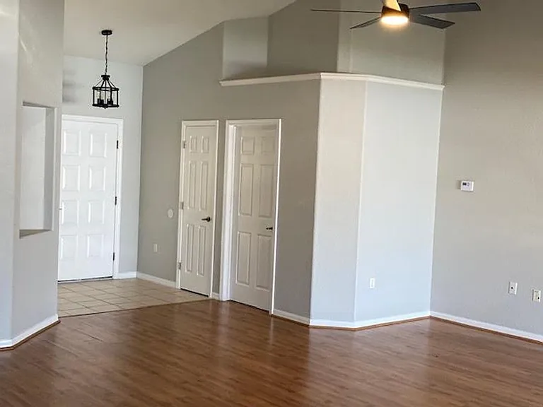 8427 SW 136th St — Photo 3