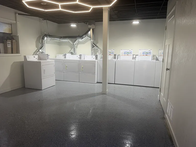 Totally Renovated Studios 2 Blocks To UNM — Photo 22