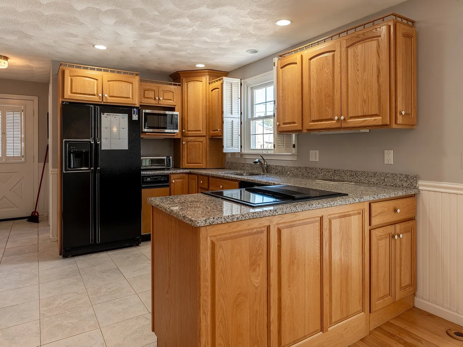 3 bed, 1.5 bath, 1800 sqft, $3,800 — Photo 4