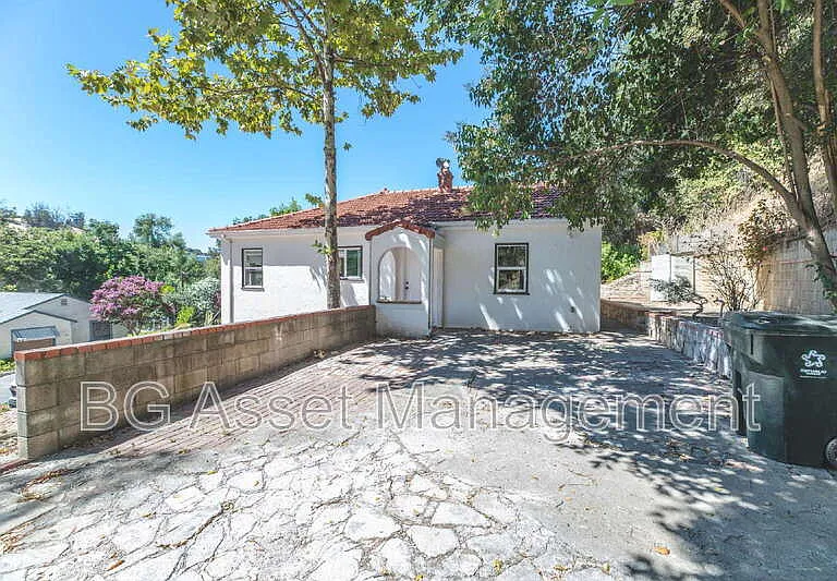 2801 Sabral Cir — Photo 25