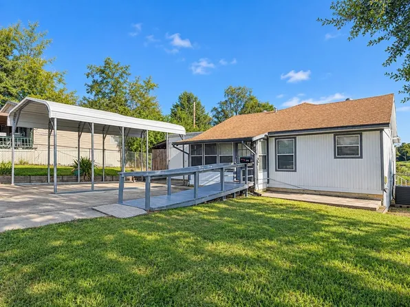 210 Magnolia Cv, Onalaska, TX 77360