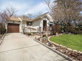 28 Mitchell Ave, Plainview, NY 11803