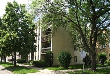 1st image of 5220 N Rockwell St APT 3S