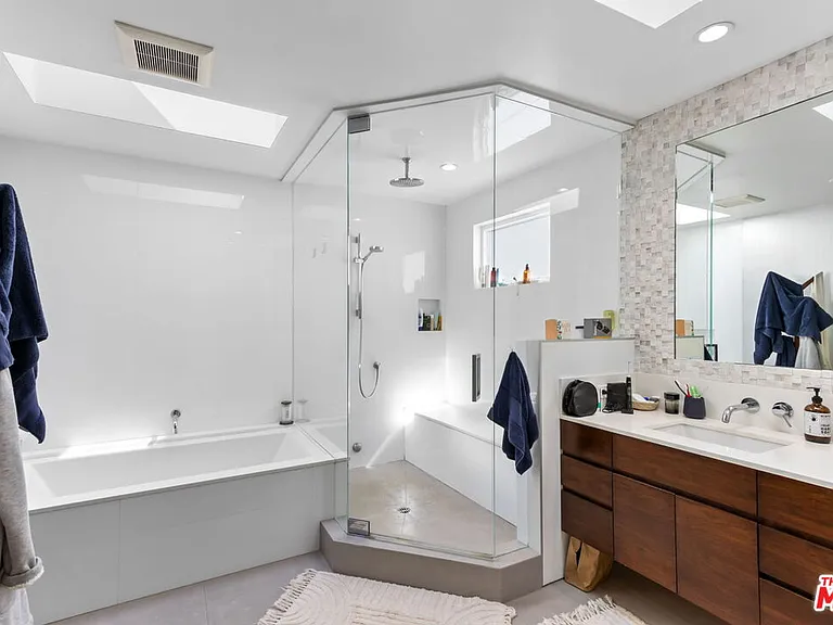 4606 Roma Ct — Photo 33