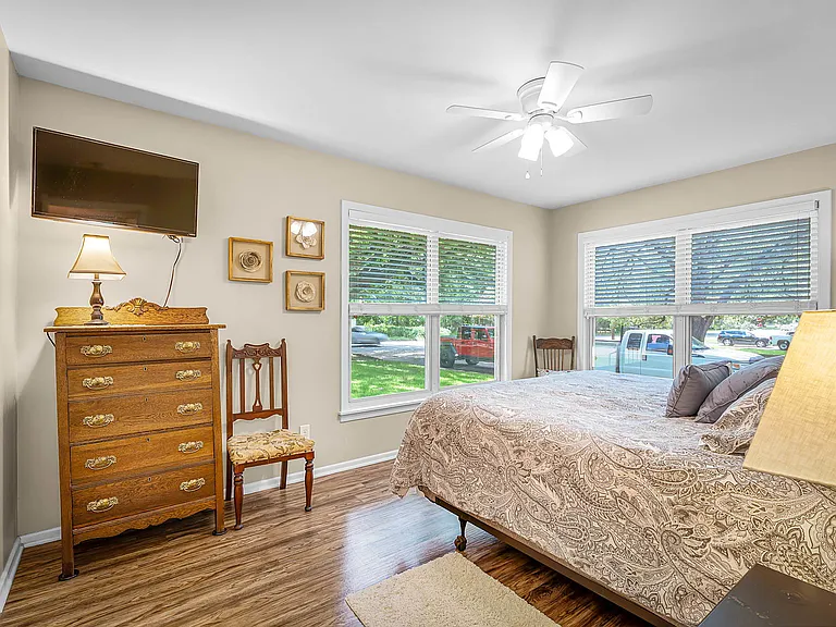2052 Gruene Rd — Photo 26