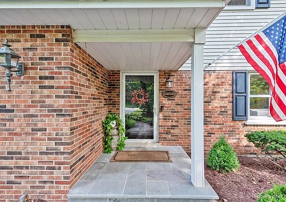 4th image of 21W330 Crescent Blvd