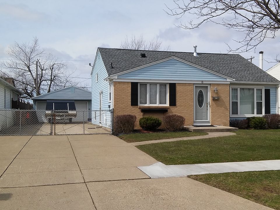 1st image of 8 Saint Lucia Ln