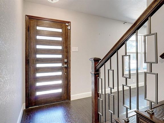 3rd image of 2909 Selma Ln