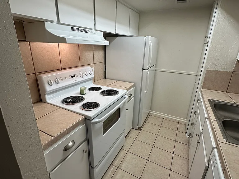 3121 Johnston St #114 — Photo 21