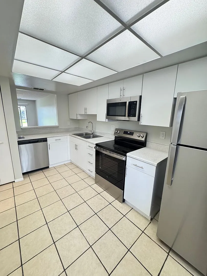 Whitfield Village Apartments — Photo 3