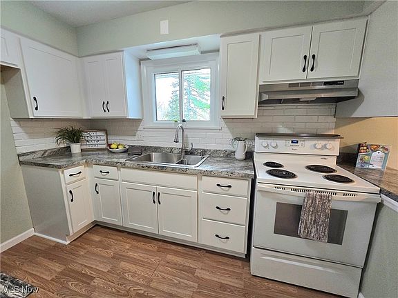 5th image of 827 Pennys Dr
