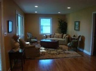 811 Rolling Pass, Glenview, IL 60025