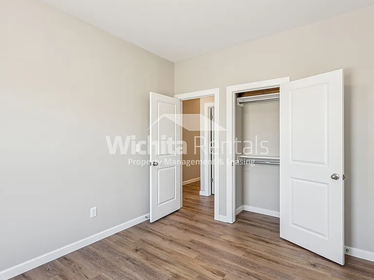 5030-5032 S Sycamore Ave — Photo 12