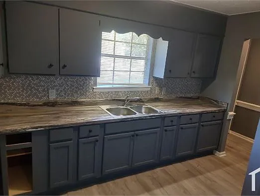 3 bed, $1,375 — Photo 2