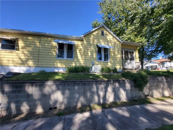 2002 N 3rd St, Saint Joseph, MO 64505