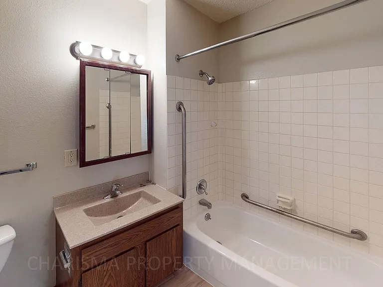 Olive Grove Apartments — Photo 14