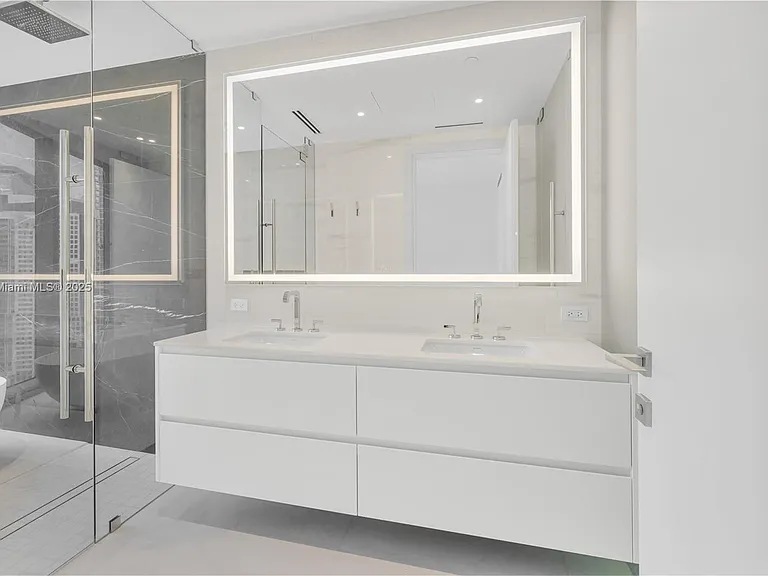 300 Biscayne Boulevard Way #4 — Photo 12