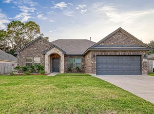 421 N Amherst Dr, West Columbia, TX 77486