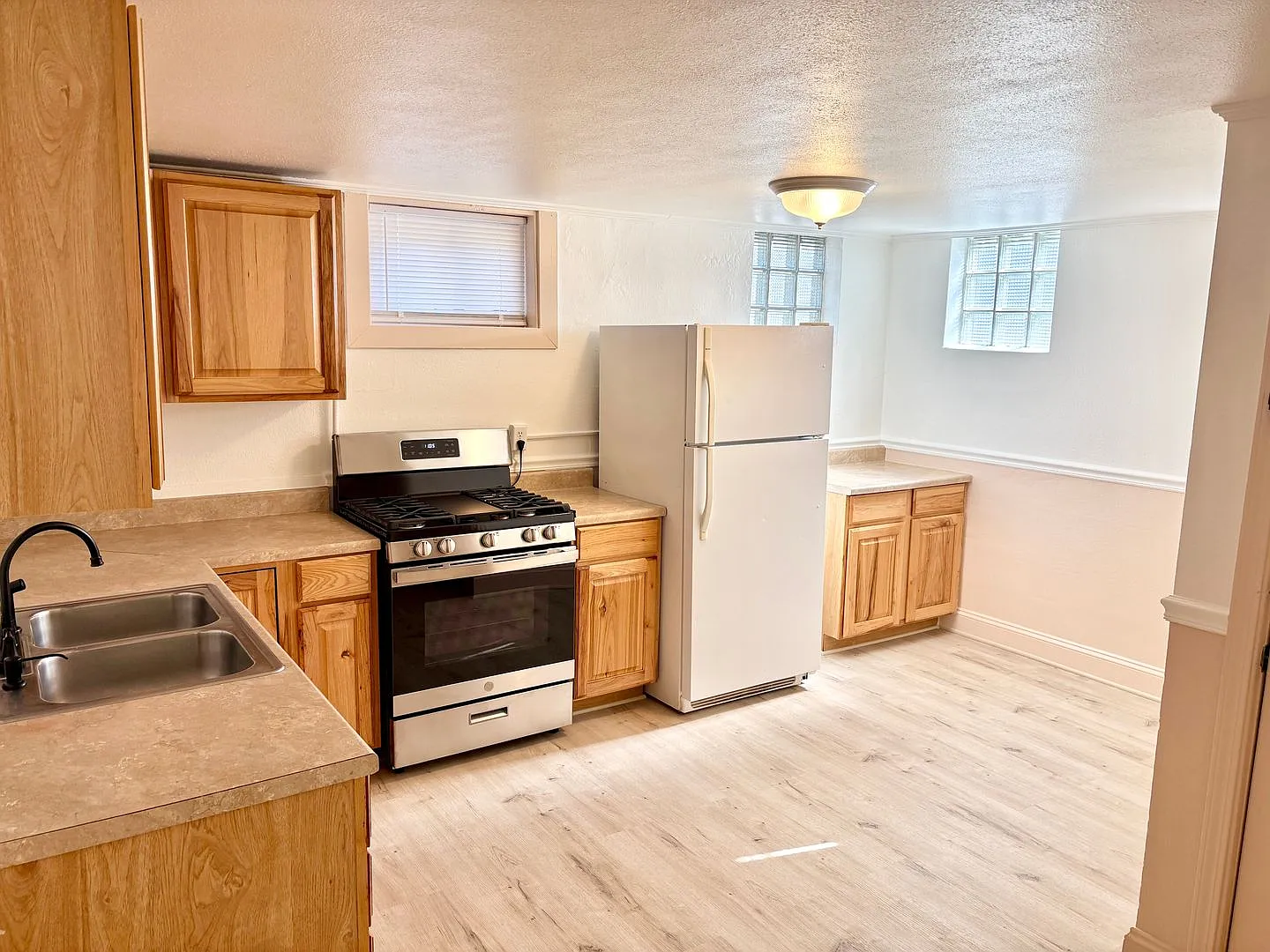 712 Avenue B — Photo 4