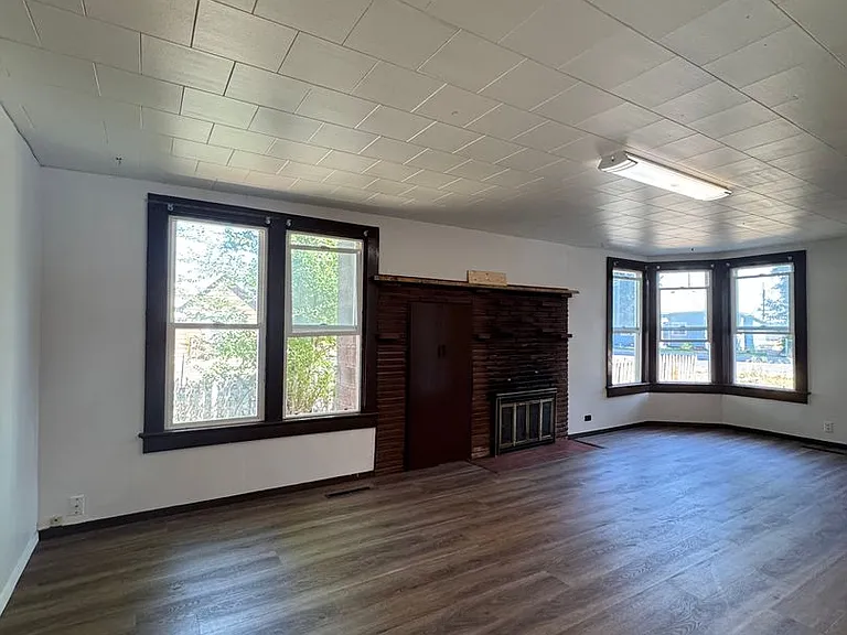 407 N Lincoln St — Photo 3