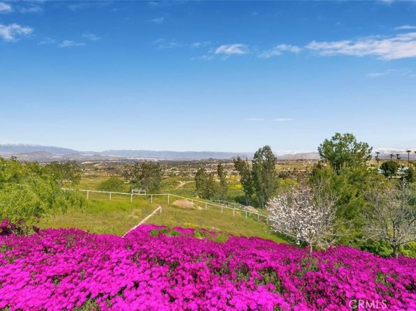15980 Summit Crest Dr, Riverside, CA 92506