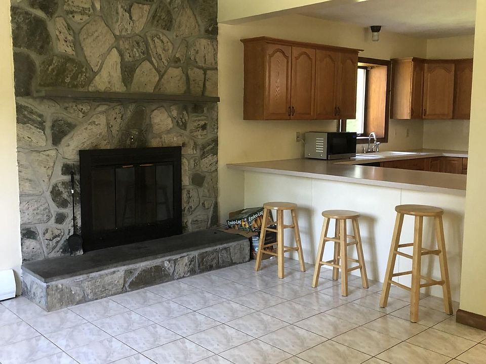 2nd image of 46 Wapping Dr #1