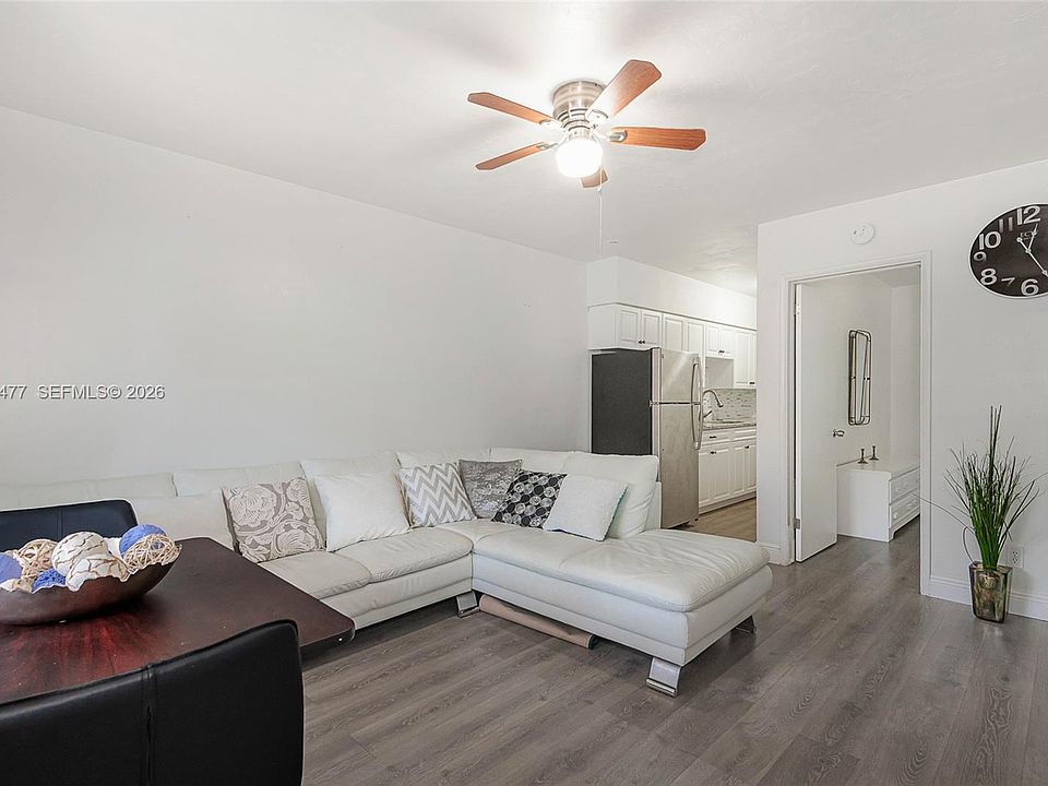 1st image of 2524 Hayes St APT 9