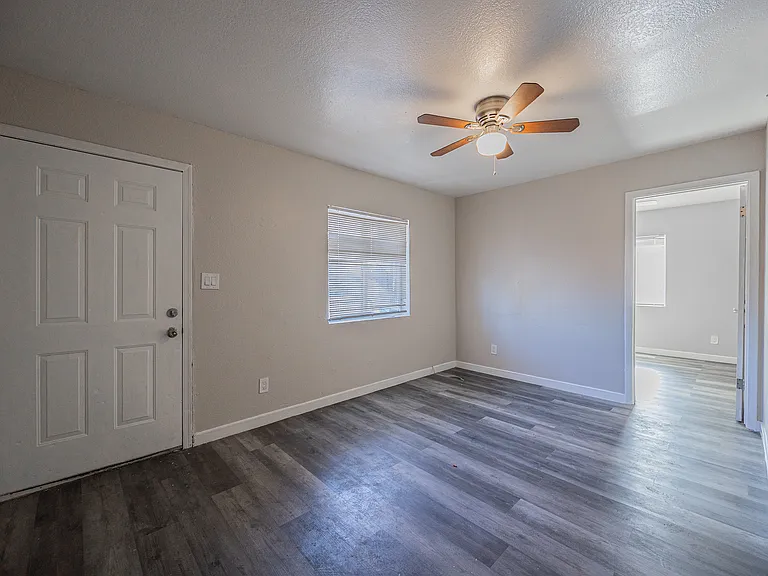 1703 W Mountain View Rd — Photo 35