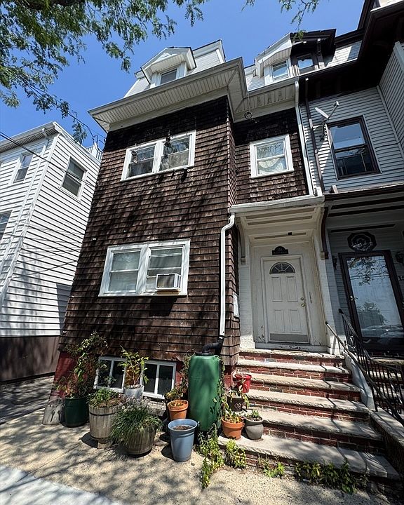 1st image of 156 Webster St #3