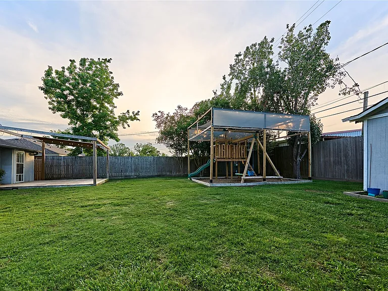 2210 Nina Lee Ln — Photo 13