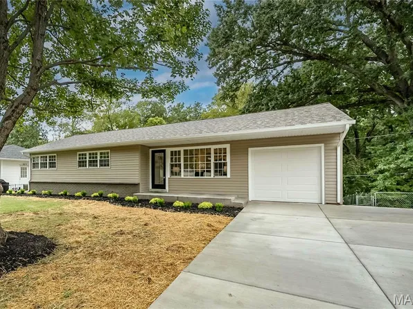 133 Embassy Ln, Saint Louis, MO 63122