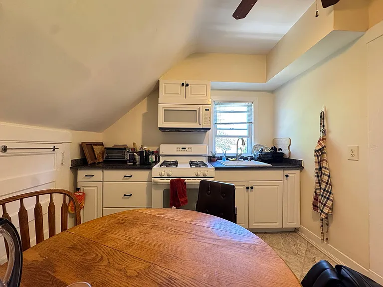 323 Willow St #325 — Photo 10