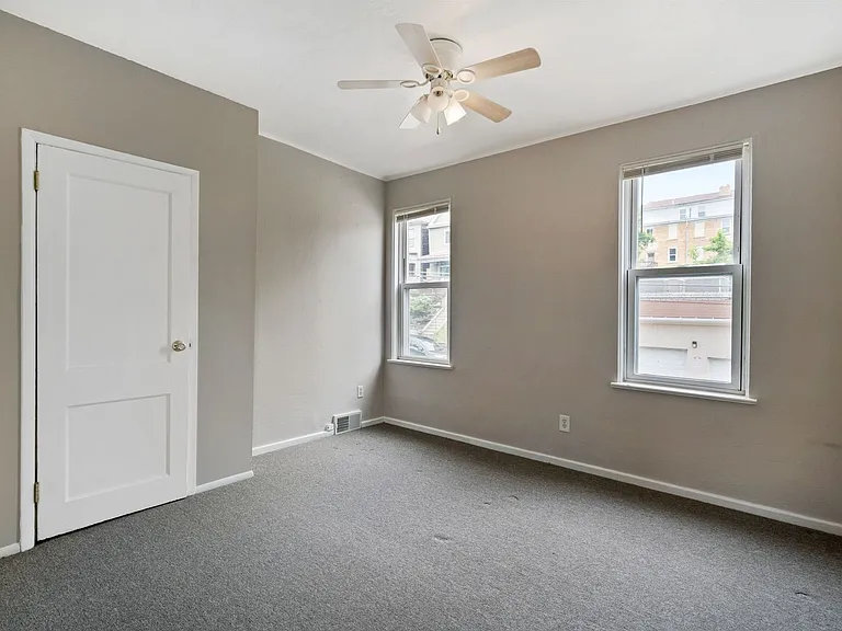 Convenient 2 Bedroom home in Mt. Washington available July 1! — Photo 9