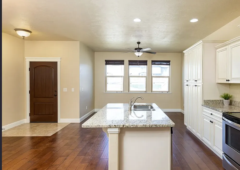 3 bed, 1333 sqft, $2,297 — Photo 3