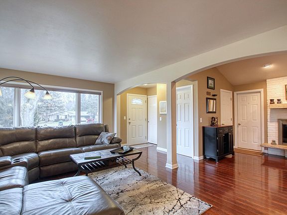3rd image of W265N6569 Beacon Hills Cir