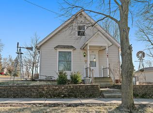 293 E Jackson Ave, Hampshire, IL