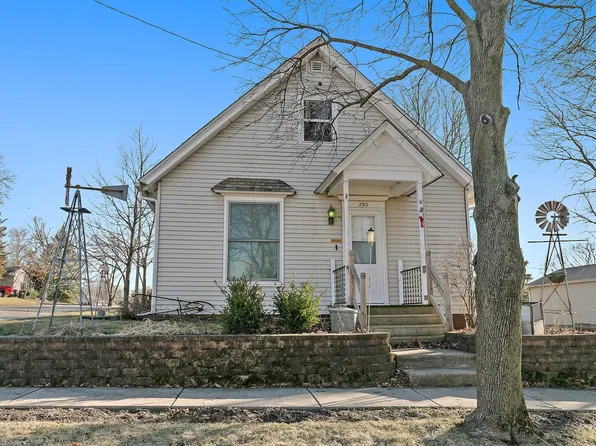 293 E Jackson Ave, Hampshire, IL 60140