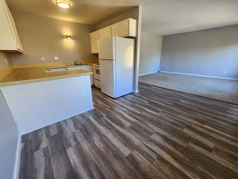 716 Ballantyne St — Photo 3