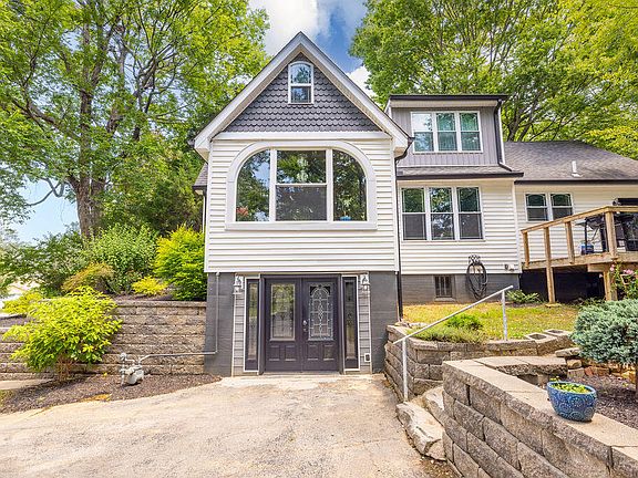 3rd image of 324 Friedman Ave