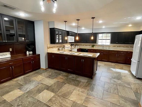 4th image of 220 Highland Dr