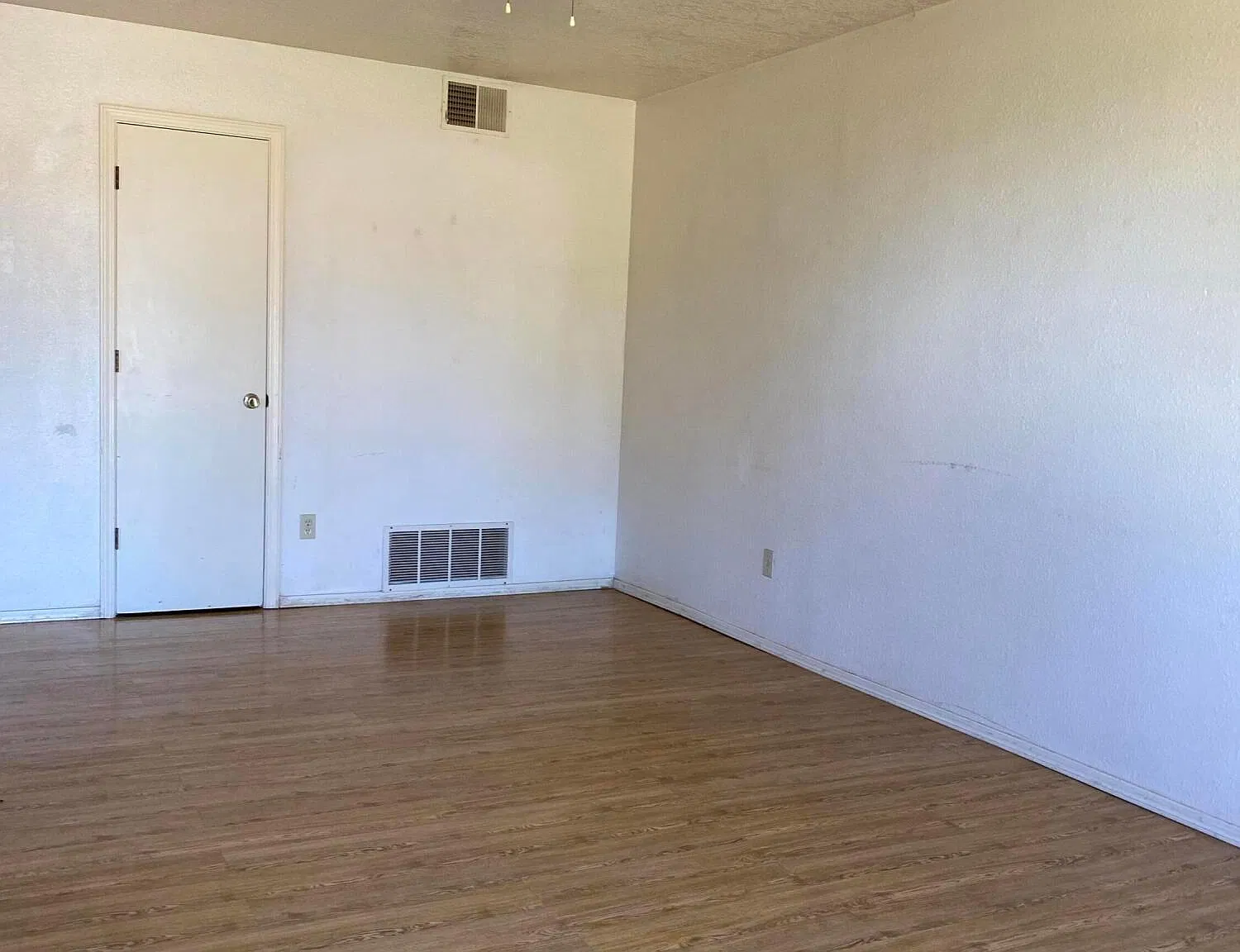 2 bed, 1.0 bath, 792 sqft, $900 — Photo 3