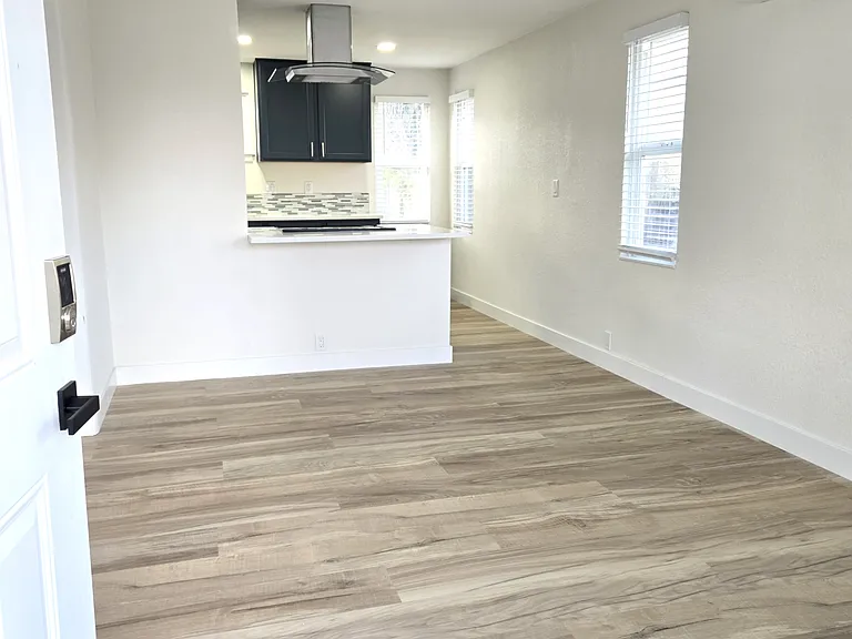 2196 Arthur St — Photo 4