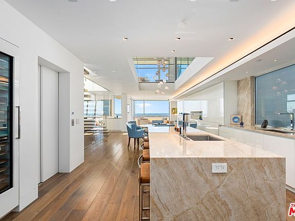 4th image of 2505 Ocean Front Walk