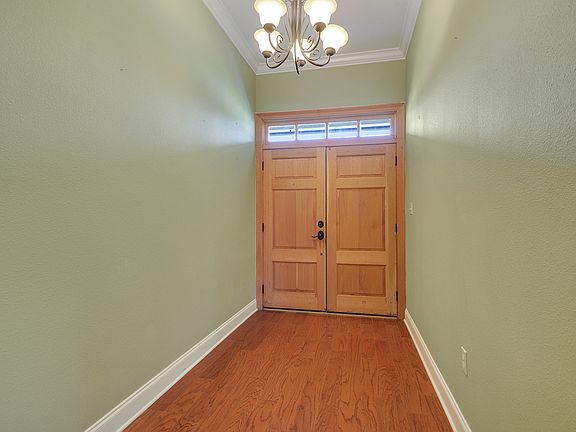 2nd image of 313 Gisele St