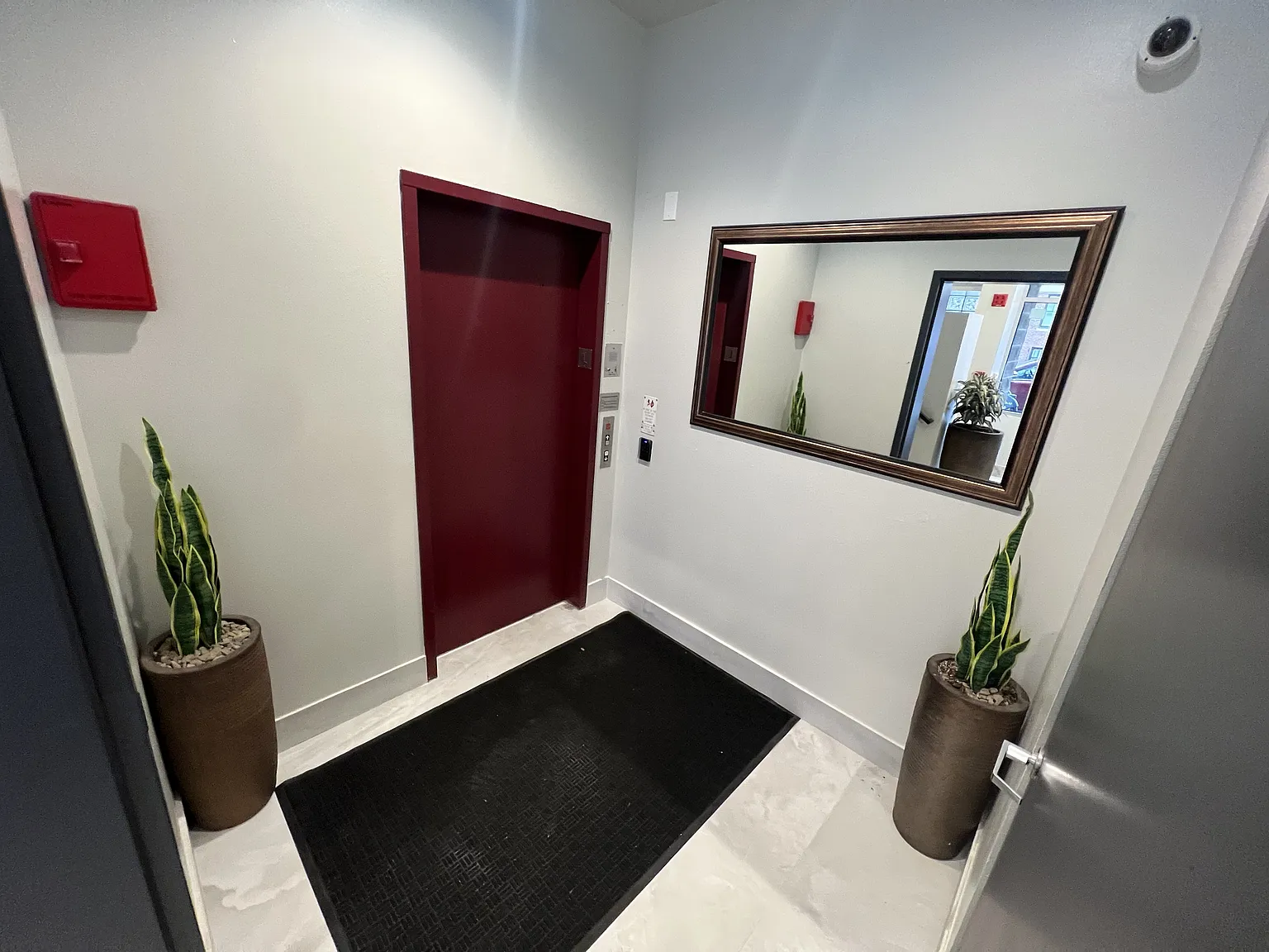 Lee Court Apartments — Photo 2