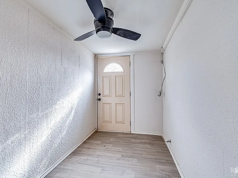 226 W Avenue M — Photo 21