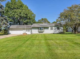27W212 Bauer Rd, Naperville, IL 60563